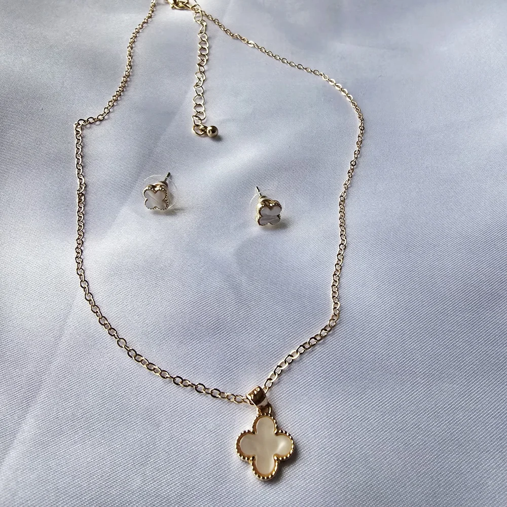 Fashion Jewelry Gold-Tone Necklace and Studs‎ with White Mother-of-Pearl Clover